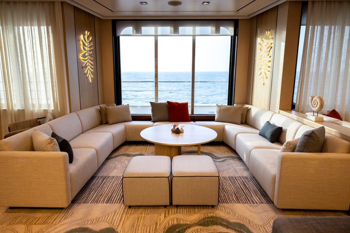 Entertainment on SH Minerva